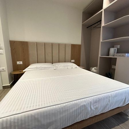 Oni Rooms Saranda Bagian luar foto