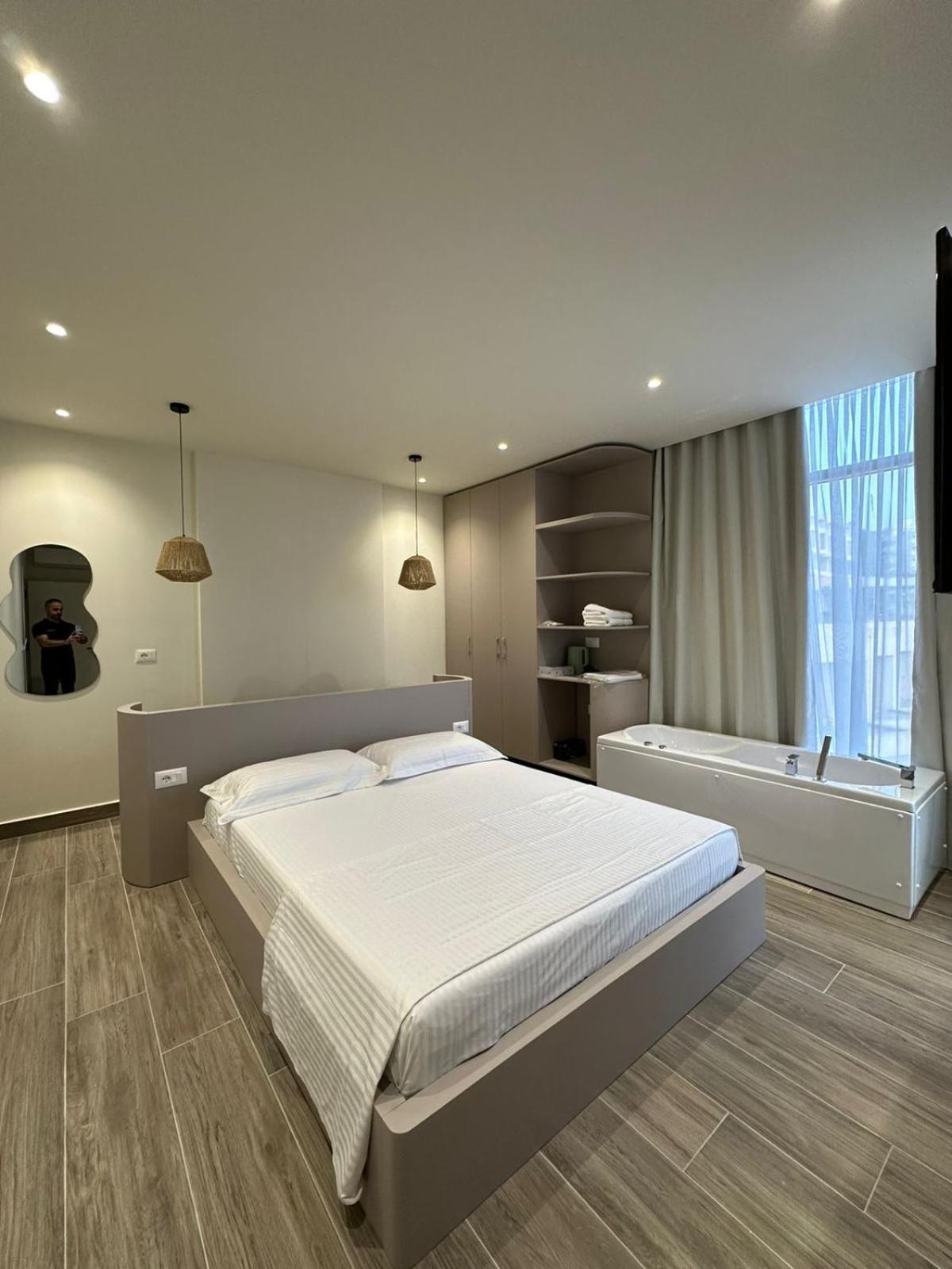 Oni Rooms Saranda Bagian luar foto