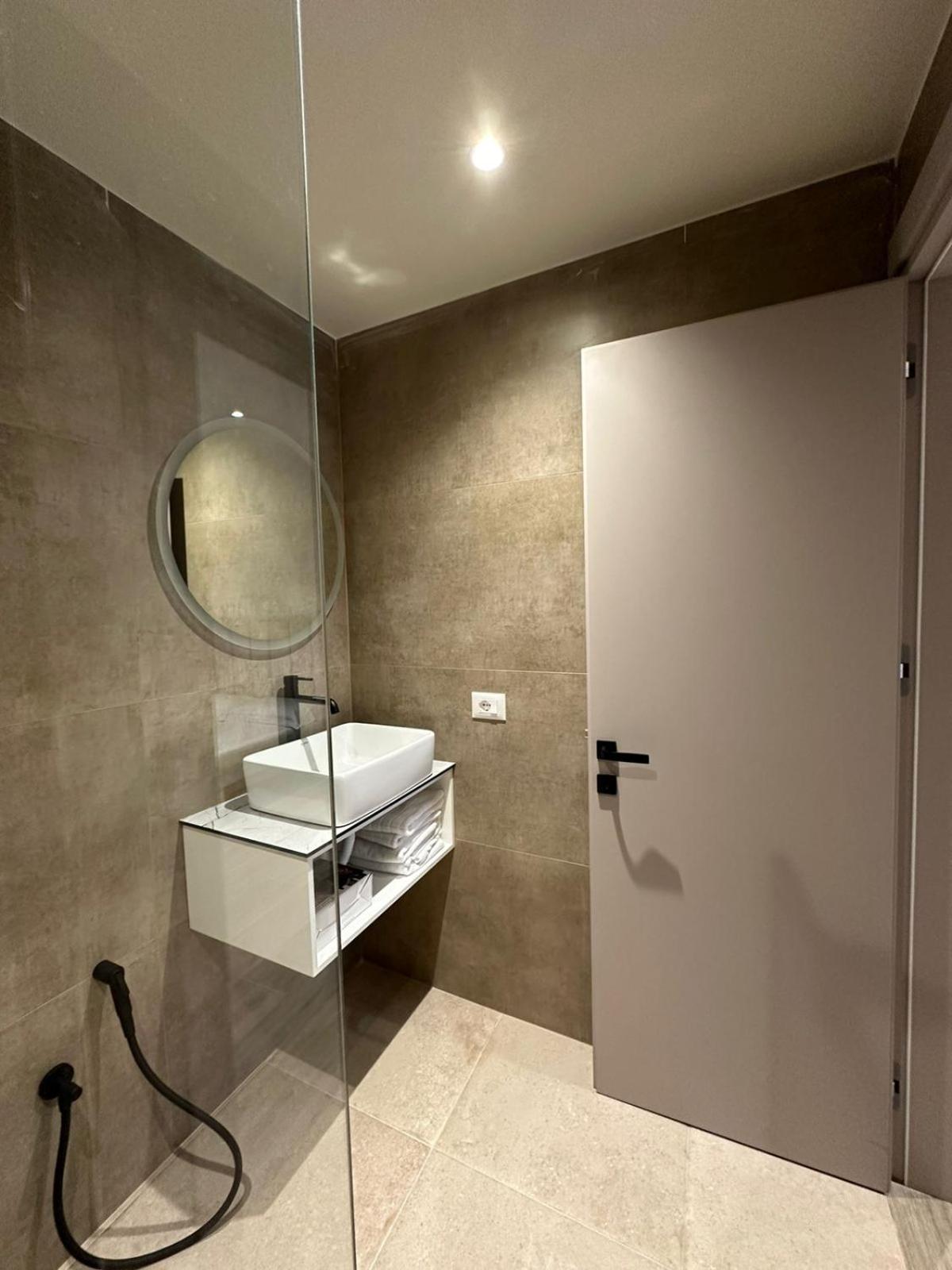 Oni Rooms Saranda Bagian luar foto