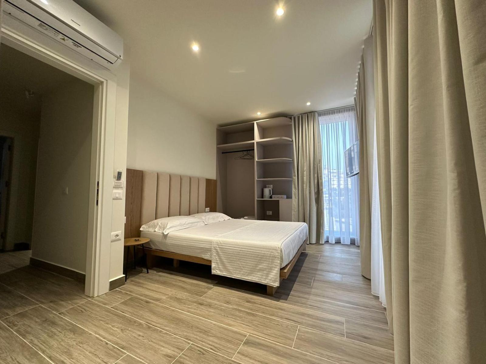 Oni Rooms Saranda Bagian luar foto