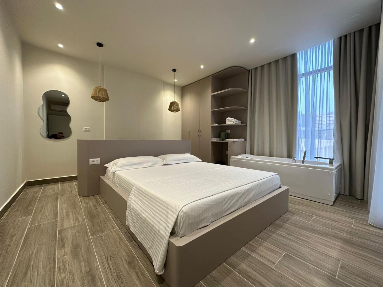 Oni Rooms Saranda Bagian luar foto